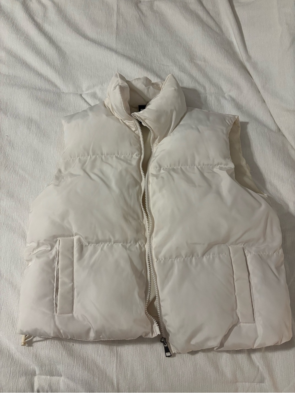 Charlotte Russe White Quilted Sleeveless Puffer Vest